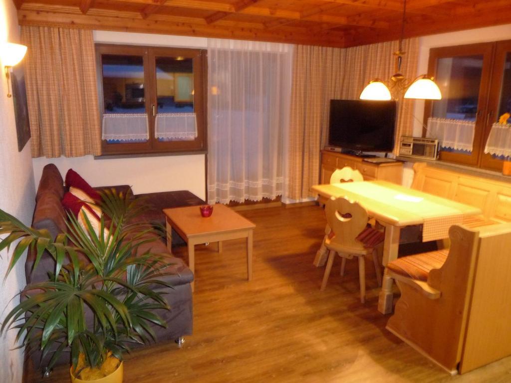 Apart Piz Mondin Pfunds Rum bild